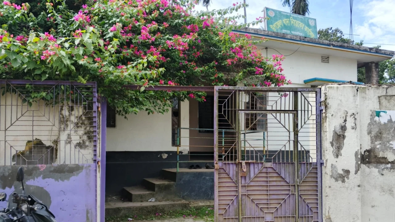 ফুলপুরে খাদ্য কর্মকর্তার কার্যালয়ে ২ লক্ষ টাকার মালামাল চুরি