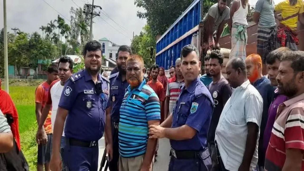 গাবতলীতে সাবেক পাড়া চাল বিতরণ না করেই ভুয়া মাস্টার রোল, খাদ্যবান্ধব কর্মসূচির ডিলার গ্রেপ্তার
