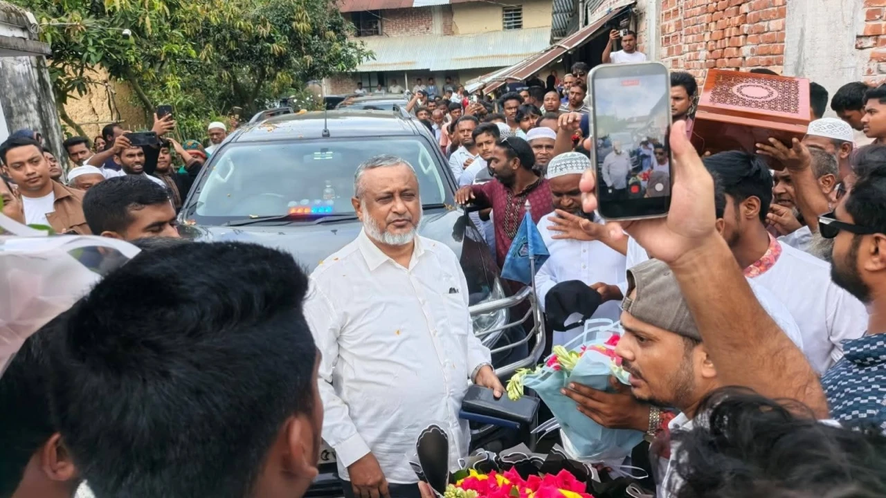 জন্মমাটির টানে সাপাহারে ফিরলেন দুদক চেয়ারম্যান এ কে এম আসাদুজ্জামান