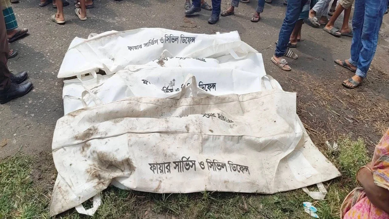 মুকসুদপুরে ভয়াবহ সড়ক দুর্ঘটনা: ঘটনাস্থলে নিহত ৩, আহত ১৭