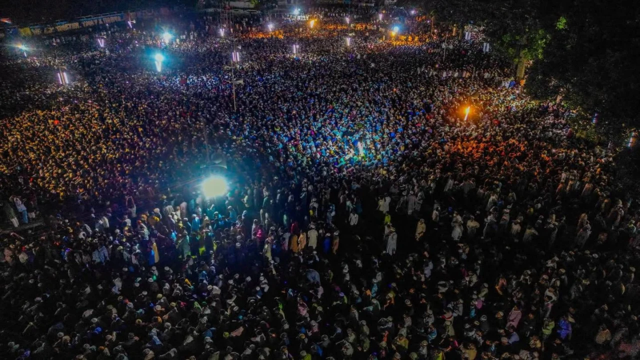  রংপুরে ১১ দলীয় ঐক্যের ঢাকা রংপুর লংমার্চের জিলা স্কুল মাঠে সমাপনী সমাবেশ