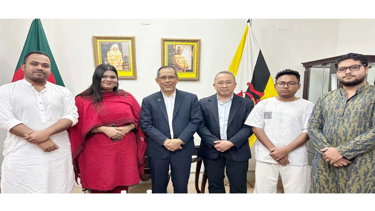 ব্রুনাইয়ের রাষ্ট্রদূত হাজি হারিস বিন হাজি ওসমানের সঙ্গে ছাত্রপক্ষ'র প্রতিনিধিদলের বৈঠক