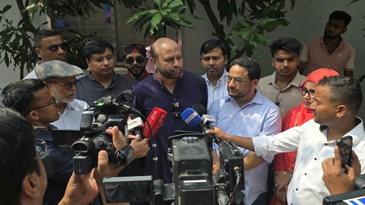 রাড্ডা স্বাস্থ্যকেন্দ্র গুঁড়িয়ে ফেলা: দেশে দখল-লুটপাটের মহড়া চলছে: ব্যারিস্টার ফুয়াদ