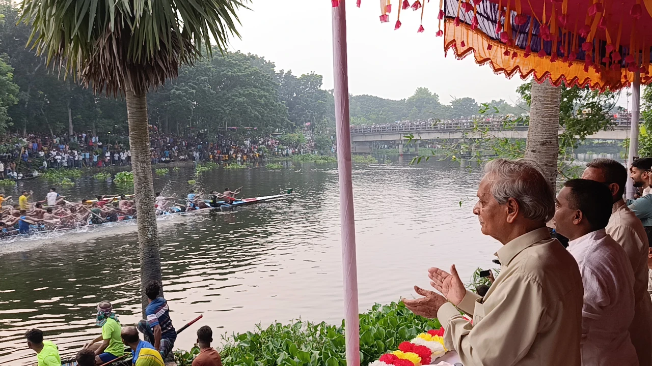মাগুরায় বড়শলই ফটকি নদীতে ঐতিহাসিক নৌকা বাইচ দেখতে সংস্কৃতি মন্ত্রী