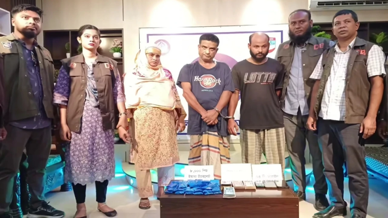 মাগুরায় কাশিনাথপুর গ্রামে পুলিশের অভিযানে মাদক ব্যবসায়ী স্বামী-স্ত্রী সহ ৩ জন আটক