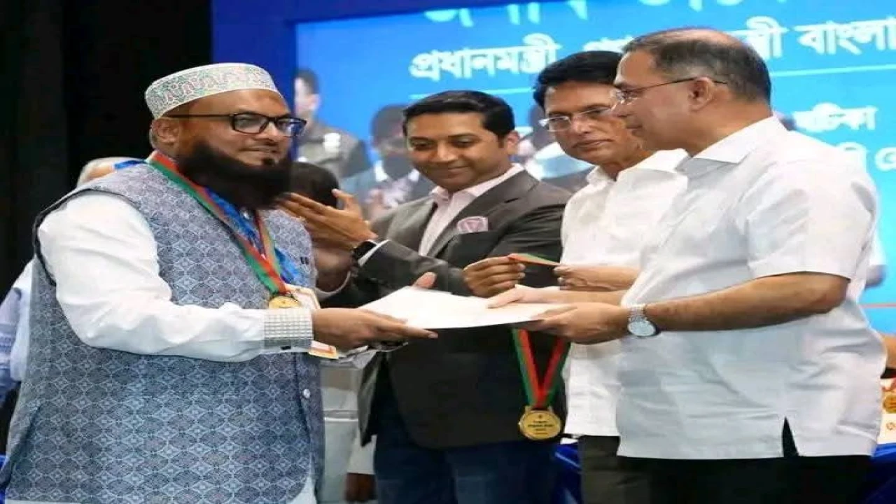 জাতীয় শ্রেষ্ঠ শিক্ষক সম্মাননা পেলেন তা'মীরুল মিল্লাতের সাবেক শিক্ষার্থী ড. সাইফুল রফিক