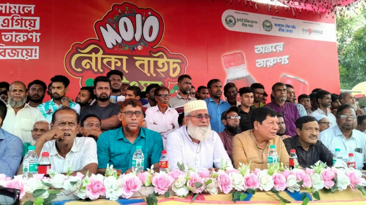 সাঁথিয়ায় চিকনাই-সুতিখালী নদীতে ঐতিহ্যবাহী নৌকা বাইচ প্রতিযোগিতার ফাইনাল অনুষ্ঠিত