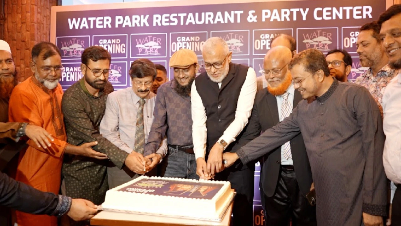 মেট্রোর পাশেই জমকালো আয়োজনে উদ্বোধন হলো ওয়াটার পার্ক রেস্টুরেন্ট অ্যান্ড পার্টি সেন্টার