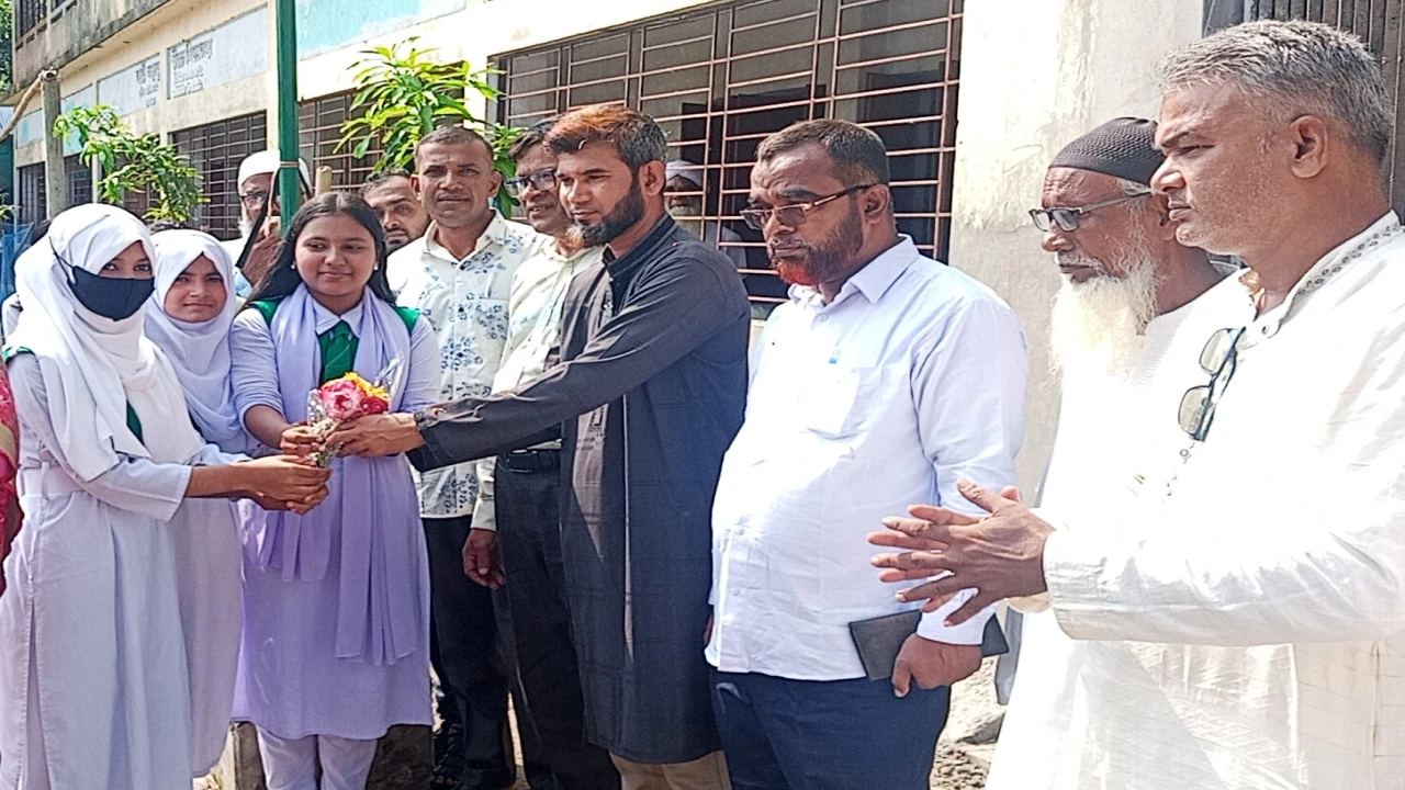 হাটবয়ড়া উচ্চ বিদ্যালয়ের এডহক কমিটির সভাপতি ফারুক আহমেদ'র দায়িত্ব গ্রহণ