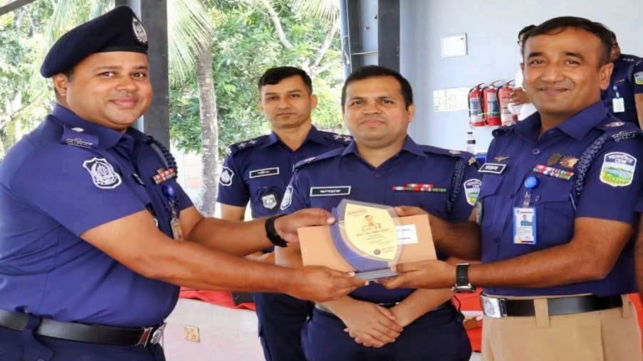 যোগদানের এক মাসের মধ্যেই ময়মনসিংহ  জেলার শ্রেষ্ঠ ওসি সাজ্জাদ রোমন