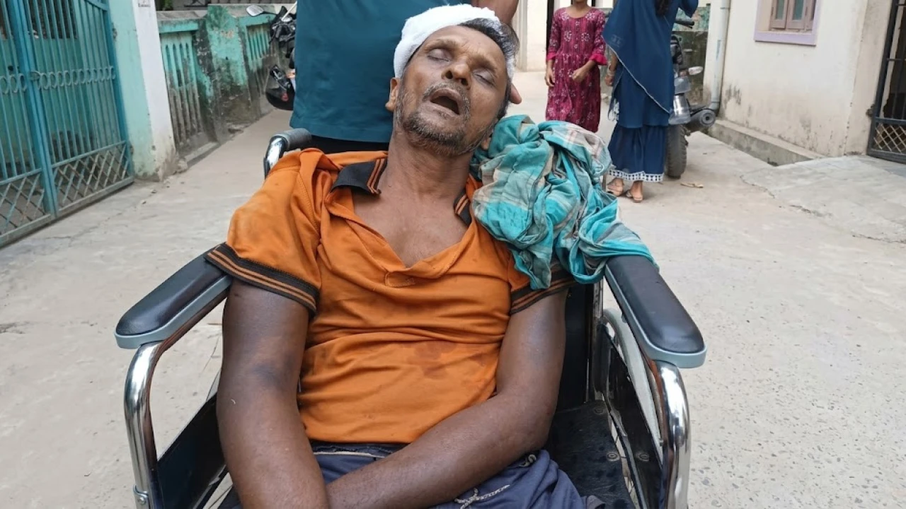 তালায় মাছ চোর সন্দেহে এক মৎস্যজীবিকে পিটিয়ে হত্যা!