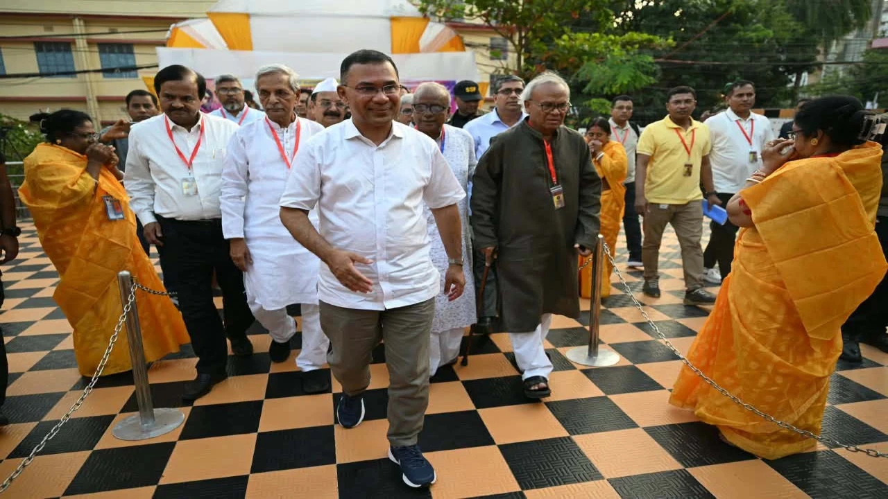 রাজশাহীর ধর্মসভা মন্দিরে প্রধানমন্ত্রীর পূজামণ্ডপ পরিদর্শন, দিলেন ১০ লাখ টাকা