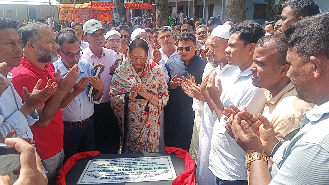 কামারখন্দে কওমি মাদ্রাসার নতুন ভবন উদ্বোধন করলেন স...