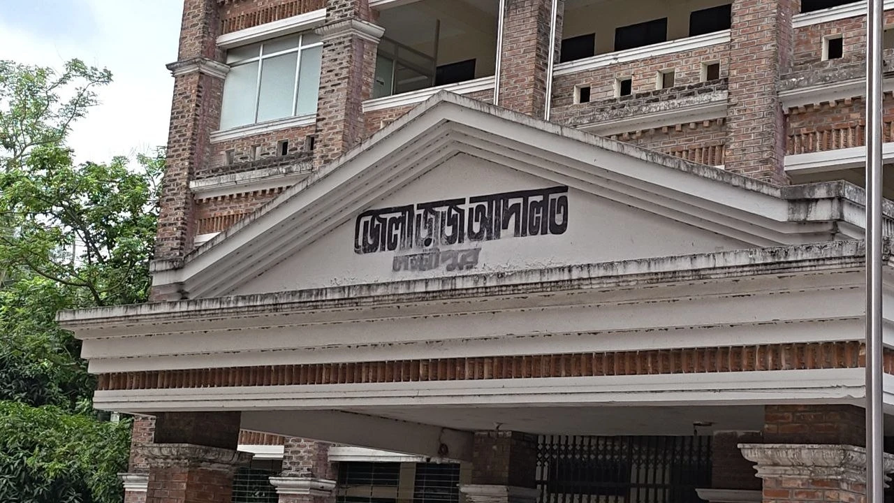 মাদ্রাসাশিক্ষকের বিরুদ্ধে মামলা, সাক্ষীই ছিলেন না ঘটনাস্থলে
