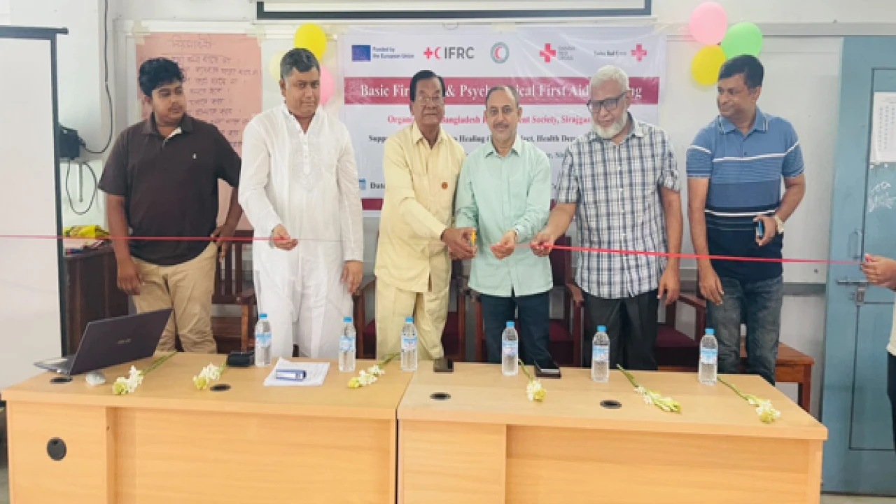 সিরাজগঞ্জ সরকারি কলেজের ছাত্র-ছাত্রীদের নিয়ে রেডক্রিসেন্টের ৩ দিন ব্যাপী প্রশিক্ষণ