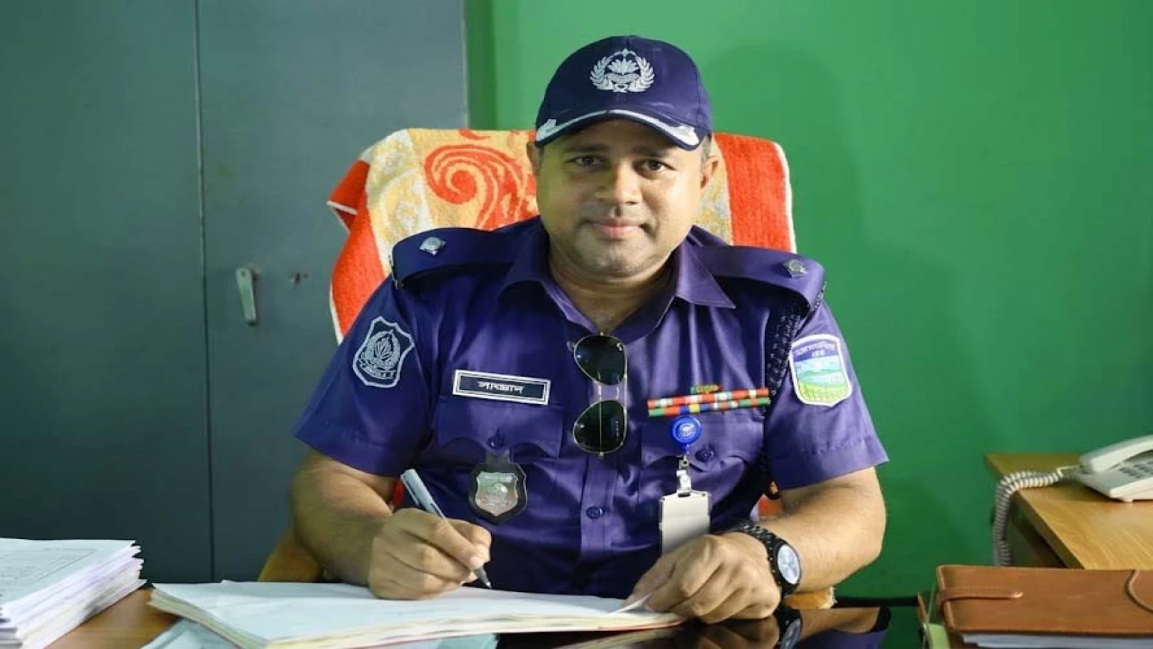 ওসি সাজ্জাদ রোমন যোগদানের পরেই আইনশৃঙ্খলার আমূল পরিবর্তন ঈশ্বরগঞ্জ থানায়