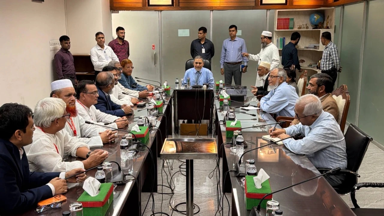প্রধান নির্বাচন কমিশনারের সঙ্গে ১১ দলীয় ঐক্যের বৈঠক, ঠাকুরগাঁওয়ে সেনা মোতায়েনের দাবি